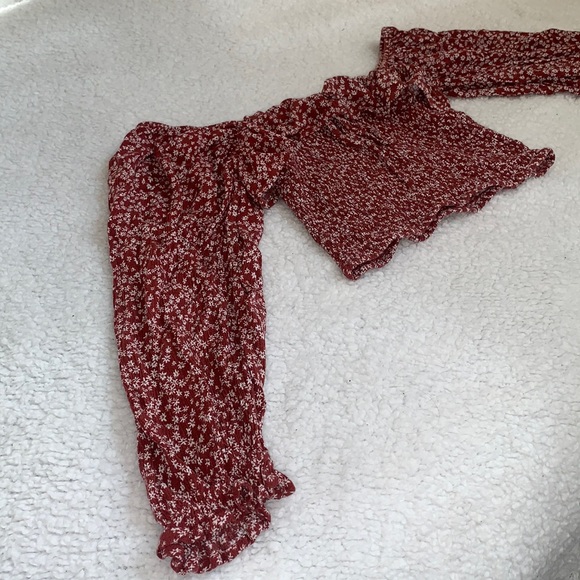 Indigo Kissing Tops - Off the shoulder floral cropped blouse.